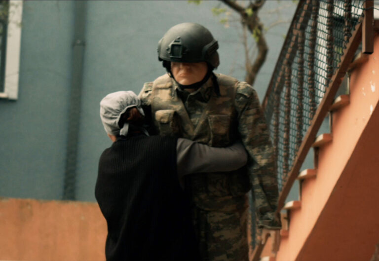 I RECOGNIZED HIM BY HIS HANDS / ONU ELLERİNDEN TANIDIM