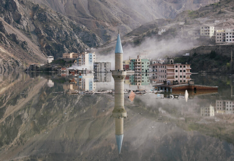 LEFT OVER / SUYA DÜŞENLER